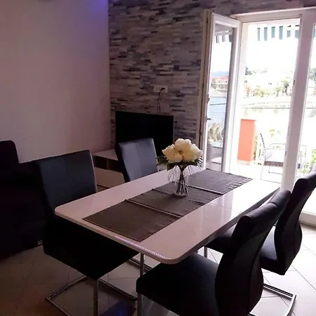 Roko Kolinda 1 Apartment *