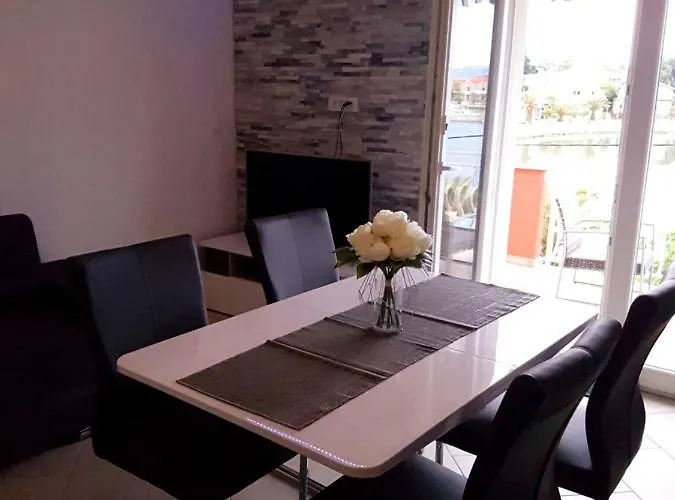 Roko Kolinda 1 شقة *